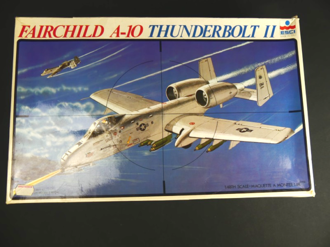 Esci Fairchild A-10 Thunderbolt II 1/48 modèle 1977 Nouveau