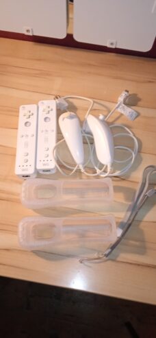 Nintendo Wii + 2 manettes + 2 nunchuk + 4 jeux + 2 Go SD