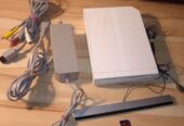 Nintendo Wii + 2 manettes + 2 nunchuk + 4 jeux + 2 Go SD